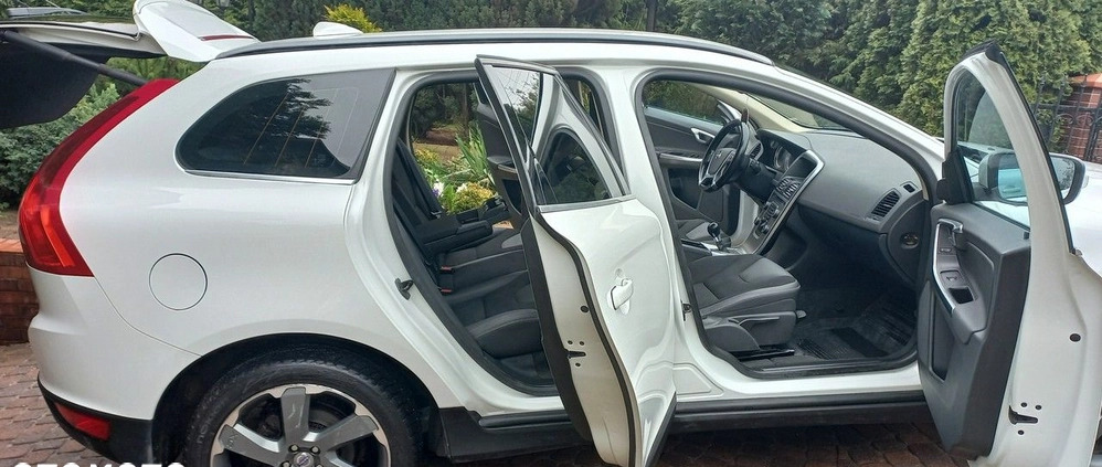 Volvo XC 60 cena 50900 przebieg: 246000, rok produkcji 2013 z Piaski małe 781